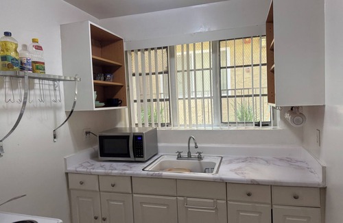 Wilshire Montana Apartment | Cozy studio home in Santa Monica