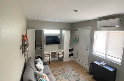 Panorama City Apartment | Cozy studio in phenomenal Los Angeles with WiFi, AC