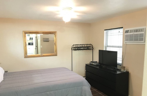 Azusa Apartment | Cozy Studio. Near Everything!