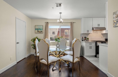 Alhambra Condo | Cozy&Stylish DT Alhambra Living Walk to Starbucks, Dining &Nightlife places