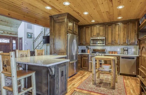 Castle Glen Estates House | Cozy Sun-Soaked retreat, stunning view+Hot Tub In Castle Glenn Estates 564796
