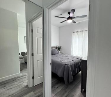 Callender Apartment | Cozy Tiny House Near The Beach