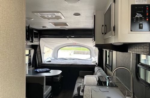 Golden Hills House | Cozy travel trailer! Pick up or drop off in Tehachapi