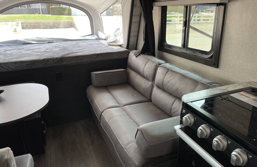 Golden Hills House | Cozy travel trailer! Pick up or drop off in Tehachapi