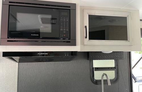 Golden Hills House | Cozy travel trailer! Pick up or drop off in Tehachapi