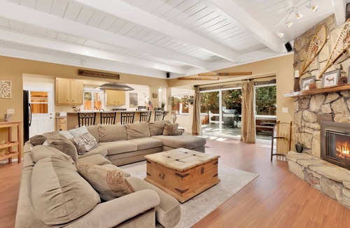 Summit Estates Cabin | Cozy Up To Summit Retreat at Big Bear Lake