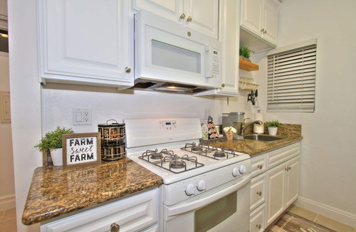 Whittier Apartment | Cozy Uptown Whittier Sleeps 4 , 25 mins. to Disneyland