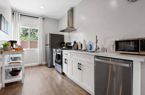 Azusa House | Cozy Urban Retreat: with King and Queen Beds, 1.5 Baths, Well-Equipped Kitchen, Private Backyard, and a Designated Parking Space.