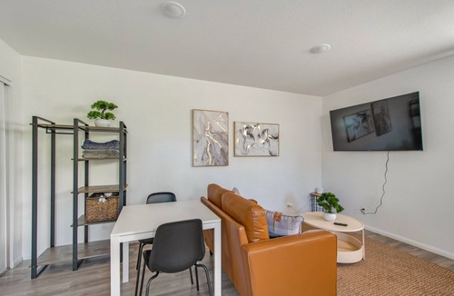 Vista Apartment | Cozy Vista Studio, close to the beach, super close to great hiking and hospitals