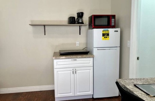 Eastvale Apartment | Cozy Workstay ♡ Steps away from park