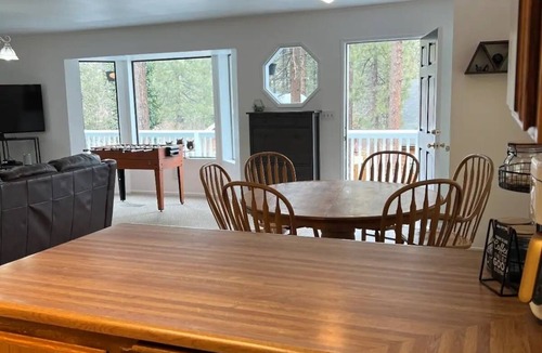 Wrightwood House | Cozy Wrightwood Home Away From Home-Walk to Town Near Mtn High Ski Resort