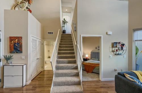 Mid-Wilshire Apartment | Creative 2 Levels Penthouse