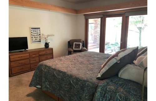 Chico Bed & Breakfast | Creekside View w/patio, nature, hot tub, steam shower. Stay and enjoy the quiet