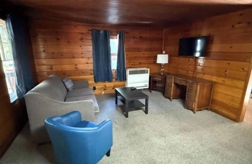 Crestline Apartment | Crest Lodge Historic Mountain Inn - Crestline