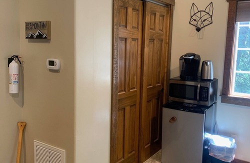 Crestline Cabin | Crestline Blissful Cabin Escape - Private Guest House near Lake!