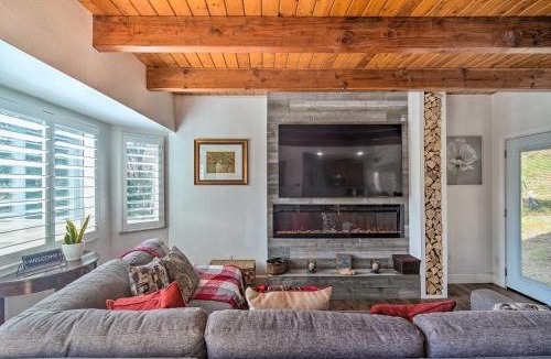Crestline House | Crestline Cabin with Deck 1 Mi to Lake Gregory