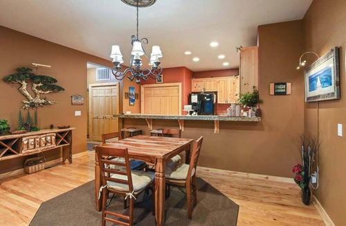 Brockway House | Crystal Charm – Amazing 3 BDR Condo Close to Beaches, Casinos, & Skiing!