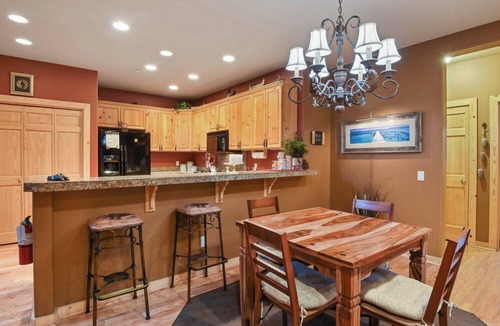 Brockway House | Crystal Charm – Amazing 3 BDR Condo Close to Beaches, Casinos, & Skiing!