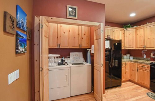 Brockway House | Crystal Charm – Amazing 3 BDR Condo Close to Beaches, Casinos, & Skiing!