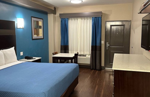 Maywood Hotel | Crystal Palace Inn