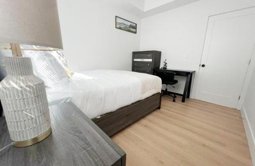 Los Angeles House | Culver Hideaway Private Room with Share Living Space D3