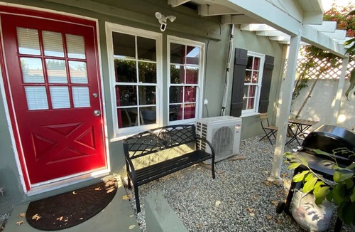 NoHo Arts District House | CUTE AND COZY 1-BEDROOM HOME IN NOHO ARTS DISTRICT (p21)
