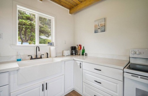Timber Cove House | Cute, clean, cozy cottage along the Timber Cove cliffs, great views!