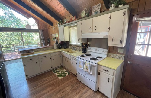 Camp Nelson Cabin | Cute cozy cabin with charm