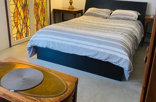 North Hollywood Apartment | Cute little space in Noho Arts district near attractions, metro station