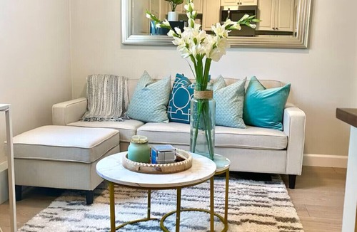 Los Angeles Apartment | Cute, Small Cozy Place with Parking in Los Angeles