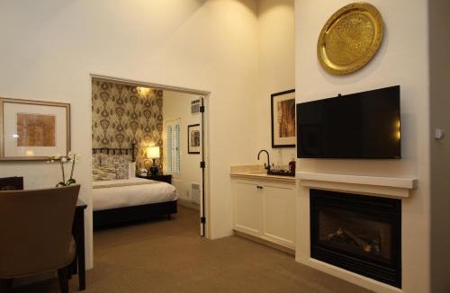 Golden Rectangle Hotel | Cypress Inn