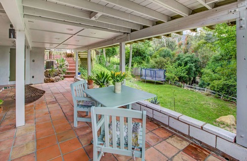 Fernwood Apartment | Das Gasthaus is nestled within the Santa Monica Mountains in Topanga.