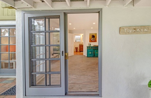 Fernwood Apartment | Das Gasthaus is nestled within the Santa Monica Mountains in Topanga.