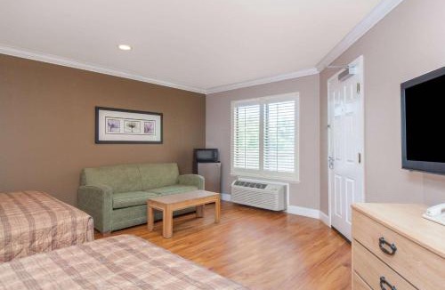 Paradise Valley Hotel | Days Inn by Wyndham San Francisco S/Oyster Point Airport