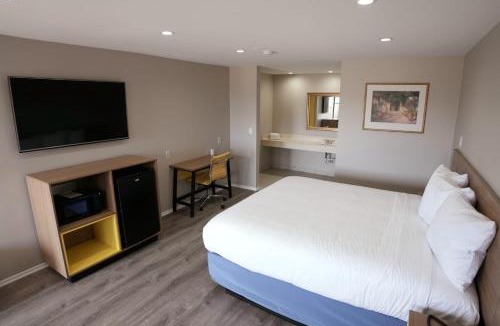 Hemet Hotel | Days Inn by Wyndham Hemet