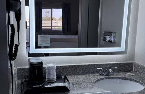 Ontario Hotel | Days Inn by Wyndham Ontario Airport