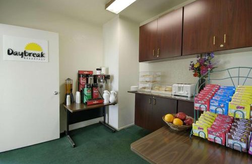 La Sierra Hotel | Days Inn by Wyndham Riverside Tyler Mall