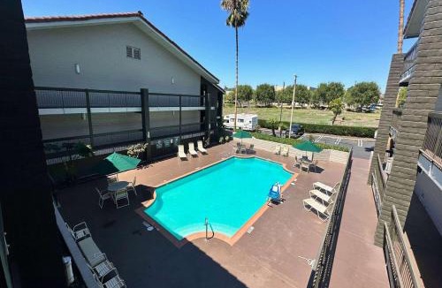 Vista Hotel | Days Inn by Wyndham San Diego Vista