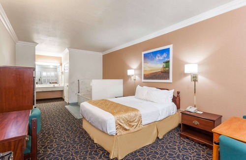 South Gate Hotel | Days Inn & Suites by Wyndham South Gate