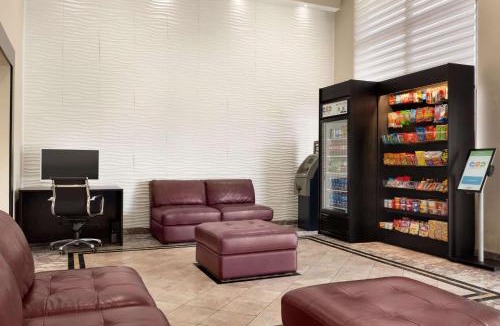 Anaheim Resort Hotel | Days Inn & Suites by Wyndham Anaheim At Disneyland Park