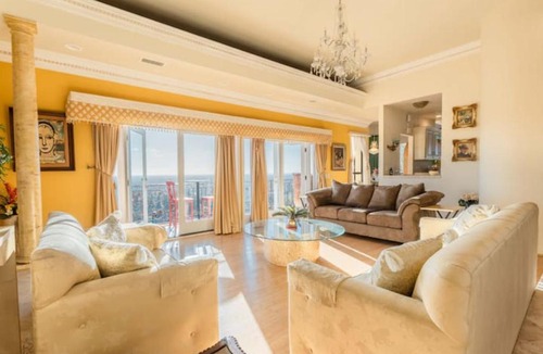 Whittier Villa | Dazzling 3 Story Mansion With Impecable Views