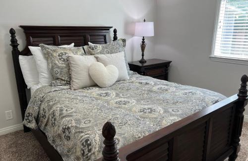 Hermosa Village House | Dazzling 5 Bedroom Pool Home 1/4 Mile To Disney
