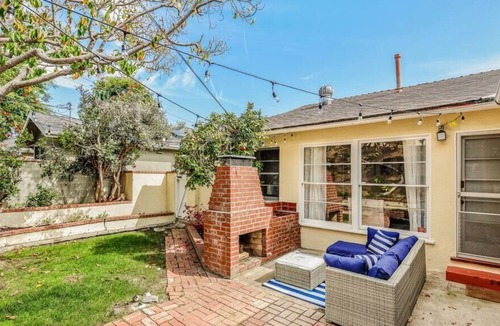Sunset Park House | Dazzling Westside 4 BR Home | Minutes to the Beach