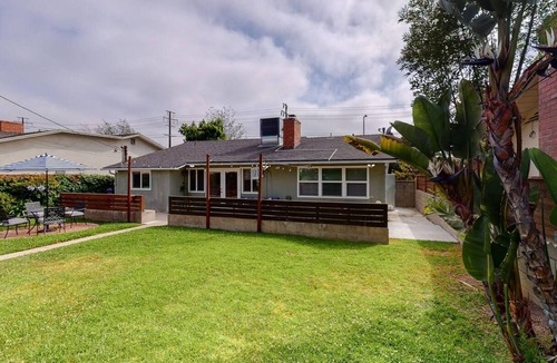 West Los Angeles House | Dazzling Westside Home w/Huge Backyard