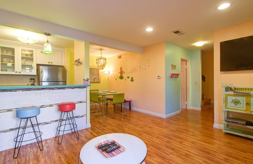 Hermosa Village House | Dec 5-8/GVH3/Closest Walk2Disney+CUTE+Wifi+Netflix+Parking+