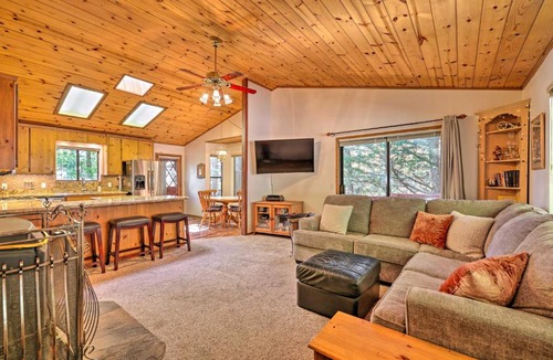 Twain Harte House | Deck with Forest Views Quiet Twain Harte Cabin!