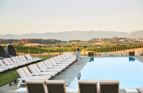 Napa House | Decorative 3 BR Home w/Free WiFi, Pool Access, Parking & Grill Access