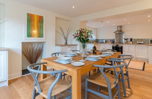 Lydney Cottage | Deer Park Farmhouse - on the lydney park estate that sleeps 6 guests in 3 bedrooms