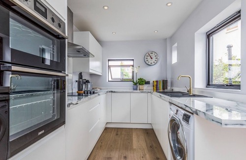 Felpham House | Delightful 2 Bed House a Stones Throw From Beach - Pass the Keys