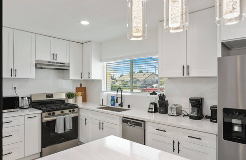 Garden Grove House | Delightful 4-bedroom house with AC in Garden Grove